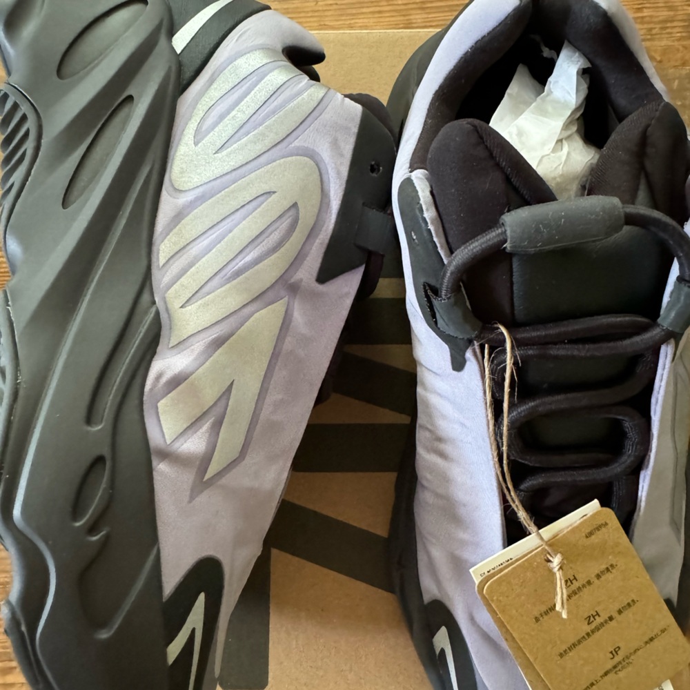 NWT Yeezy Boost 700 MNVN